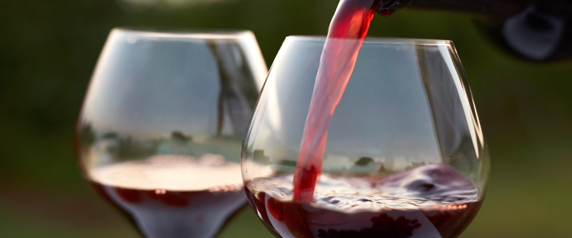 The Allure of Red Wine: An Expert's Perspective on American Wine Preferences